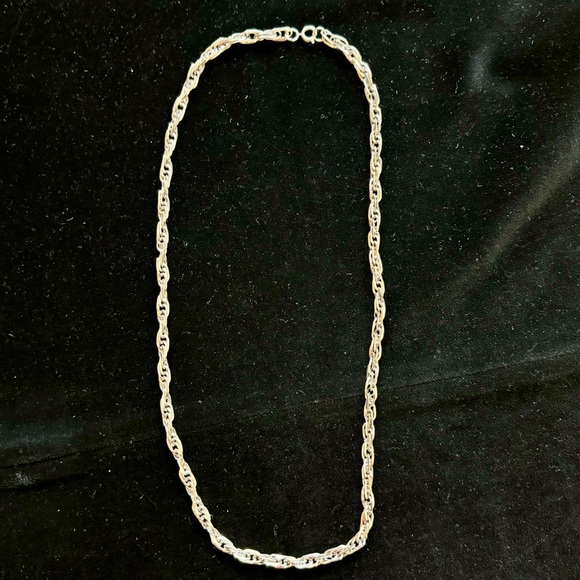 Women’s Shiny Silver Chain Necklace - Mid-Length - Mix & Match Wear Anywhere - Picture 4 of 8